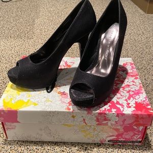 Chinese Laundry black shimmer peep toe pumps